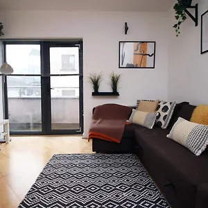 https://centrally-located-spacious-2br-cohost-partners.cardiffhotelswales.com
